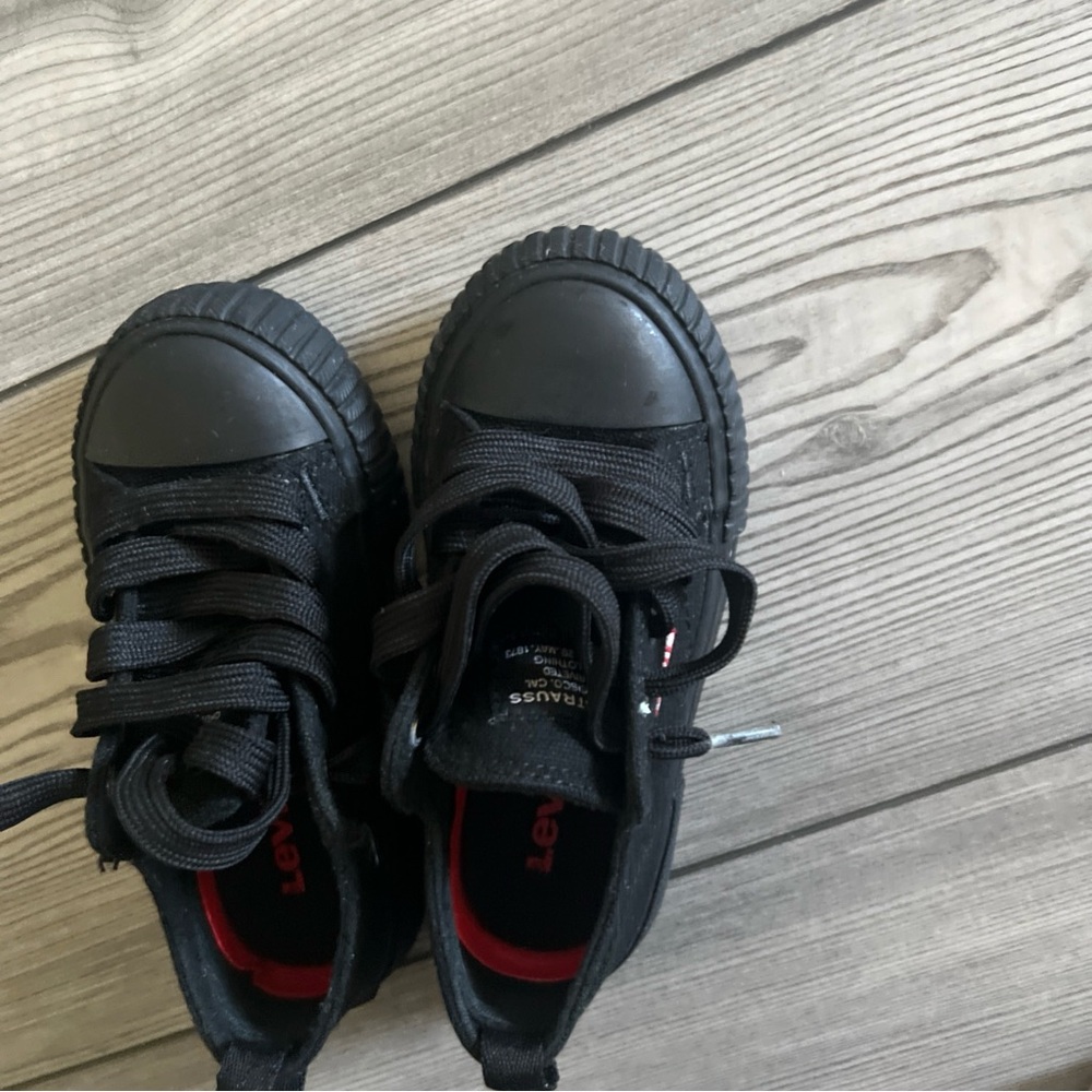 Levi's Black Sneakers with Chunky Sole and Ribbed Toe Cap.Pre-owned without box.